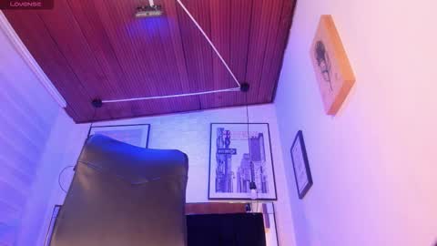 Snapshot of tylla_ chatting on November 29, 4:26 am online show from November 29, 4:26 am