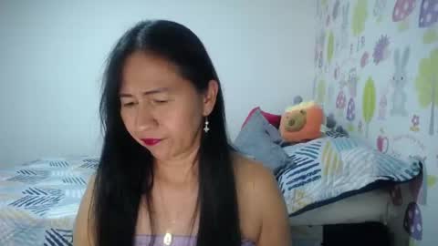 Snapshot of tyna_b chatting on June 12, 4:50 pm Tyna online show from June 12, 4:50 pm