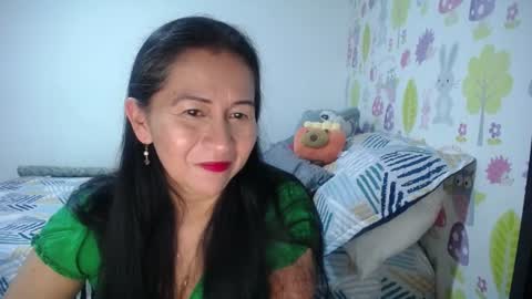 Snapshot of tyna_b chatting on June 15, 11:18 pm Tyna online show from June 15, 11:18 pm