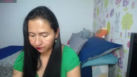 Snapshot of tyna_b chatting on June 19, 10:35 pm Tyna online show from June 19, 10:35 pm