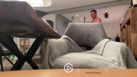 ueberdruck01 online show from December 17, 10:49 pm