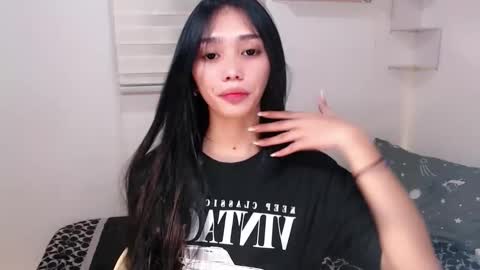 Snapshot of ughliah chatting on October 4, 12:19 am urbbgirl alliah online show from October 4, 12:19 am