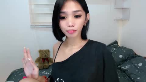 Snapshot of ughliah chatting on October 14, 1:50 am urbbgirl alliah online show from October 14, 1:50 am