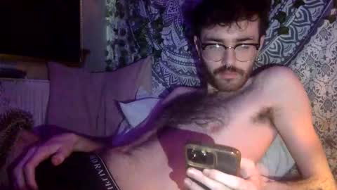 Snapshot of uhhstephen chatting on November 15, 1:18 pm uhhstephen online show from November 15, 1:18 pm