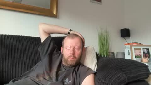 Snapshot of ukmatty3 chatting on June 12, 8:19 pm ukmatty3 online show from June 12, 8:19 pm