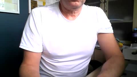 Snapshot of ukshowall chatting on October 4, 10:57 am mark online show from October 4, 10:57 am