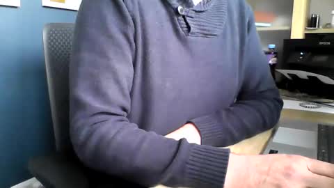 Snapshot of ukshowall chatting on October 17, 2:30 pm mark online show from October 17, 2:30 pm