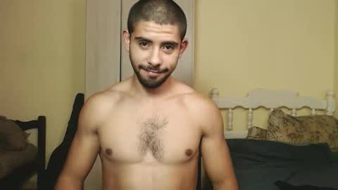 Snapshot of uliseshot450305 chatting on February 11, 1:20 am Ulises Gomez online show from February 11, 1:20 am