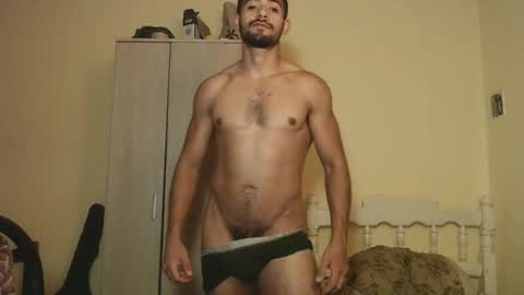 Snapshot of uliseshot450305 chatting on February 15, 12:15 am Ulises Gomez online show from February 15, 12:15 am