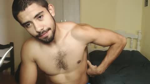 Snapshot of uliseshot450305 chatting on February 20, 3:41 pm Ulises Gomez online show from February 20, 3:41 pm