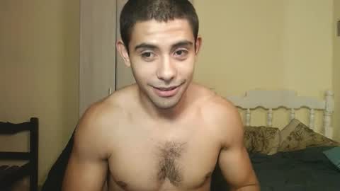 Snapshot of uliseshot450305 chatting on February 21, 11:32 pm Ulises Gomez online show from February 21, 11:32 pm