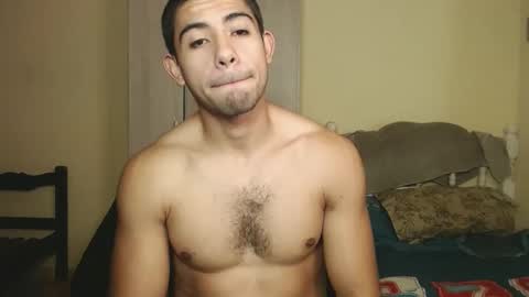 Snapshot of uliseshot450305 chatting on February 23, 10:53 pm Ulises Gomez online show from February 23, 10:53 pm