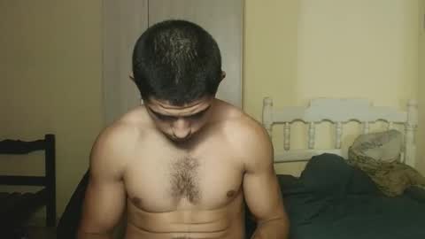 Snapshot of uliseshot450305 chatting on February 27, 12:43 am Ulises Gomez online show from February 27, 12:43 am