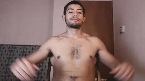 Snapshot of uliseshot450305 chatting on March 10, 12:18 am Ulises Gomez online show from March 10, 12:18 am