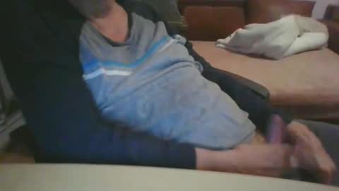 Snapshot of ulmeni4 chatting on December 13, 8:04 pm ulmeni4 online show from December 13, 8:04 pm