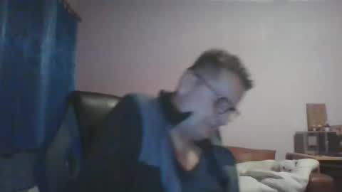 Snapshot of ulmeni4 chatting on December 21, 6:23 pm ulmeni4 online show from December 21, 6:23 pm