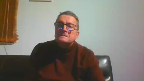 Snapshot of ulmeni4 chatting on December 25, 4:11 pm ulmeni4 online show from December 25, 4:11 pm