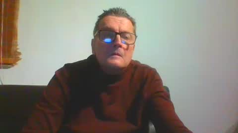 Snapshot of ulmeni4 chatting on December 25, 7:13 pm ulmeni4 online show from December 25, 7:13 pm