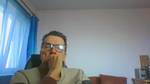 Snapshot of ulmeni4 chatting on February 21, 10:17 am ulmeni4 online show from February 21, 10:17 am