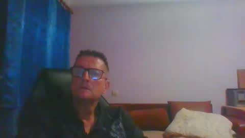 Snapshot of ulmeni4 chatting on October 31, 8:21 pm ulmeni4 online show from October 31, 8:21 pm