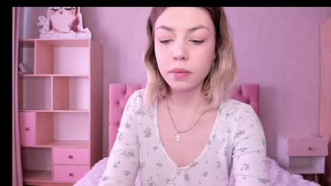 uma_like online show from April 9, 9:36 am