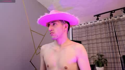 Snapshot of un_sluttyy chatting on November 5, 11:43 am un_sluttyy online show from November 5, 11:43 am