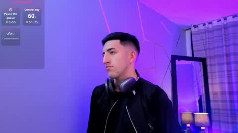 Snapshot of un_sluttyy chatting on December 4, 11:19 am un_sluttyy online show from December 4, 11:19 am