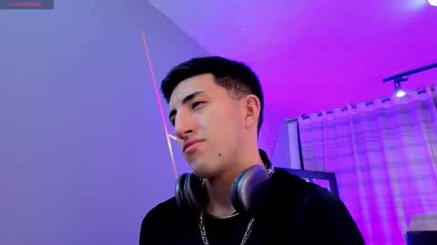 Snapshot of un_sluttyy chatting on December 17, 11:38 am un_sluttyy online show from December 17, 11:38 am