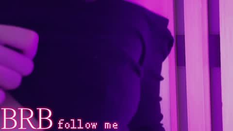 Una  online show from February 7, 1:22 pm