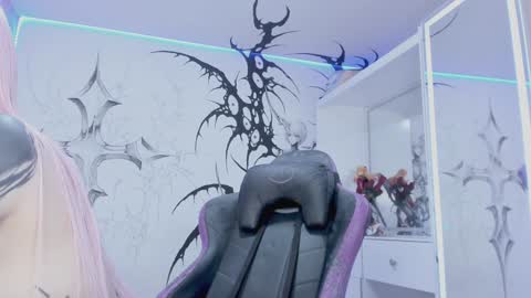 Elle Danielle  online show from February 6, 6:29 am