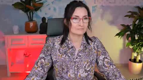 UnaTera online show from October 31, 9:10 am