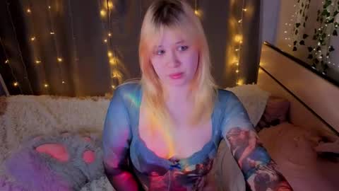 unburntkatniss online show from April 17, 1:36 pm