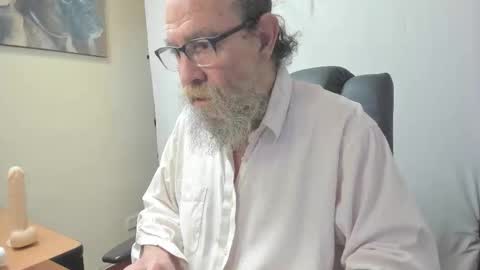 Snapshot of uncle_hottiecb chatting on February 28, 4:19 pm Uncle Hottie online show from February 28, 4:19 pm