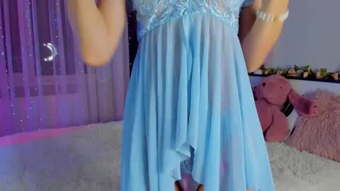 Snapshot of under_the_skin chatting on December 1, 4:29 pm Under The Skin online show from December 1, 4:29 pm