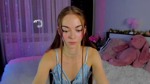 Snapshot of under_the_skin chatting on December 1, 7:36 pm Under The Skin online show from December 1, 7:36 pm