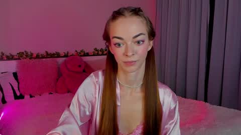 Snapshot of under_the_skin chatting on December 8, 2:41 pm Under The Skin online show from December 8, 2:41 pm