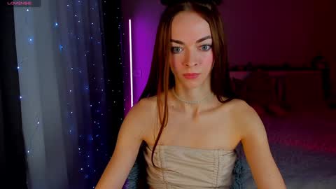 Snapshot of under_the_skin chatting on February 7, 4:35 pm Under The Skin online show from February 7, 4:35 pm