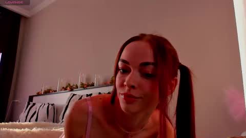 Snapshot of under_the_skin chatting on February 24, 2:37 pm Under The Skin online show from February 24, 2:37 pm