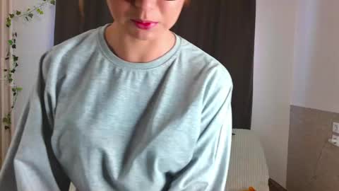 unforgettablehelen online show from April 15, 10:00 am