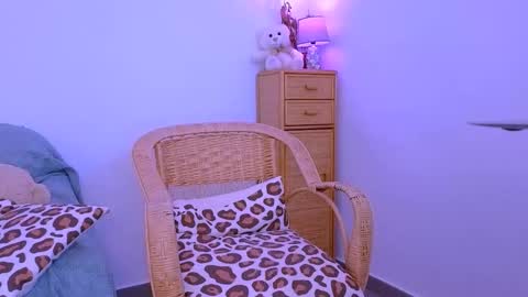 Snapshot of unic0rnporn chatting on December 25, 12:27 am Alice online show from December 25, 12:27 am