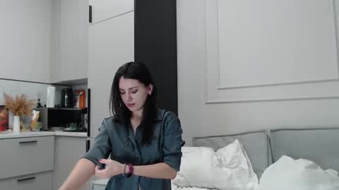 uninvited_raccoon online show from October 16, 12:00 am