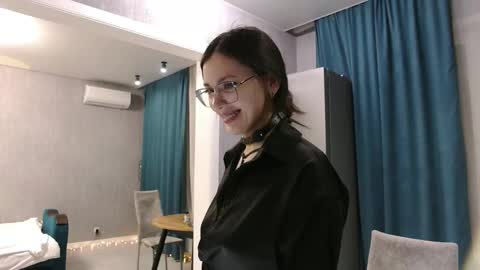 Snapshot of uninvited_raccoon chatting on February 11, 9:09 pm uninvited_raccoon online show from February 11, 9:09 pm