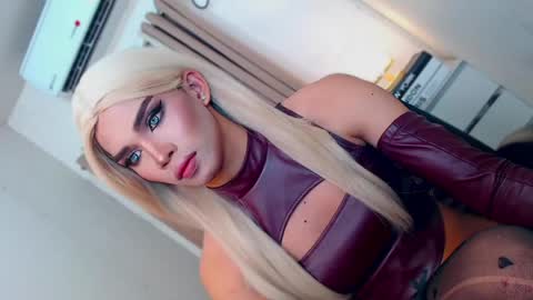 Miss Andrea online show from April 15, 7:58 pm