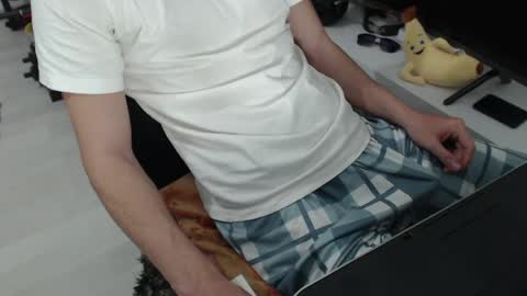 uniqueboy22 online show from April 20, 5:48 pm