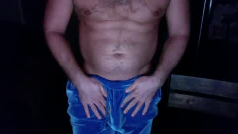 Snapshot of universalstudihoes chatting on December 14, 10:34 am universalstudihoes online show from December 14, 10:34 am