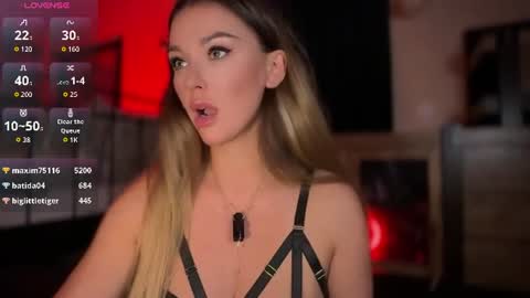 Untamed Reina  Elegant Goddess online show from July 5, 9:44 pm