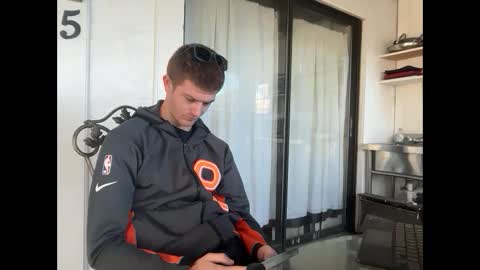 Stepbro online show from March 3, 2:15 pm