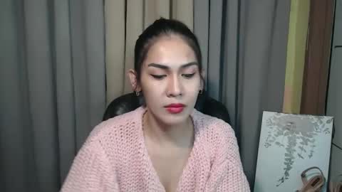 ItsUrsElla online show from January 30, 4:58 am