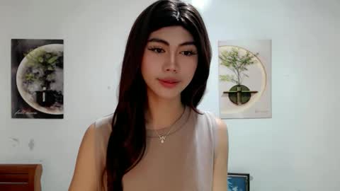 Snapshot of ur_extra_petite chatting on May 27, 10:07 pm online show from May 27, 10:07 pm