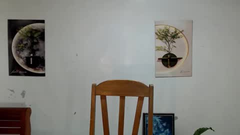 Snapshot of ur_extra_petite chatting on May 29, 6:28 pm online show from May 29, 6:28 pm